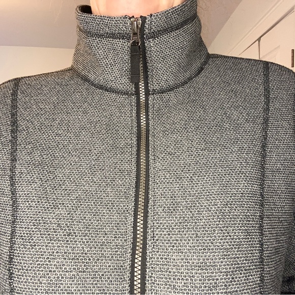 Eddie Bauer grey and black fleece jacket - Picture 3 of 6